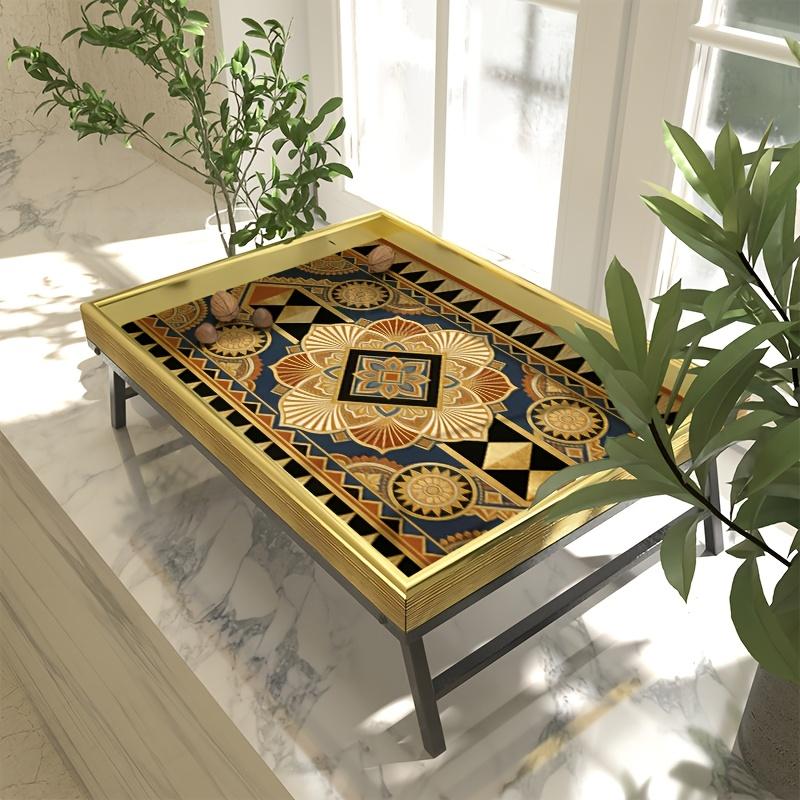 Table d'appoint rectangulaire "lazy" avec patchwork géométrique de diamants bleu foncé et doré, une table d'appoint d'accent de style marocain vintage pour le salonOuvrir dans un nouvel onglet.