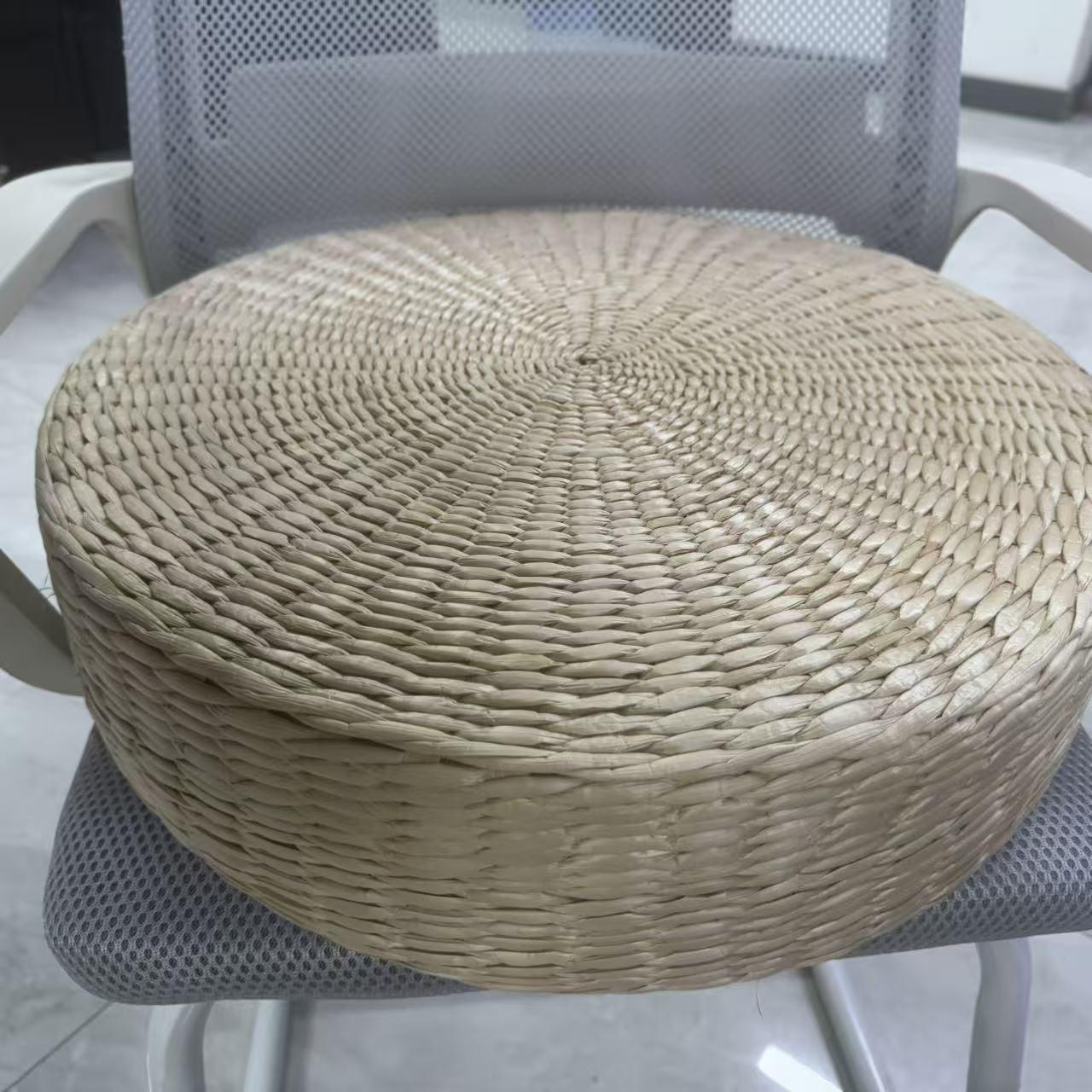 Assise de coussin rond tissé en rotin naturel, respirant et offrant un bon soutien, idéal pour les chaises de bureau, les chaises de salle à manger ou la méditation au sol, conçu pour un style de décoration intérieure rustique et élégant